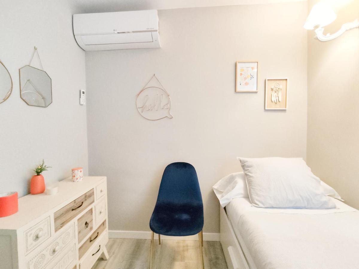 Appartement 80S Loft Vintage 15' Malaga Airport Free Guest Parking à Alhaurín de la Torre Extérieur photo
